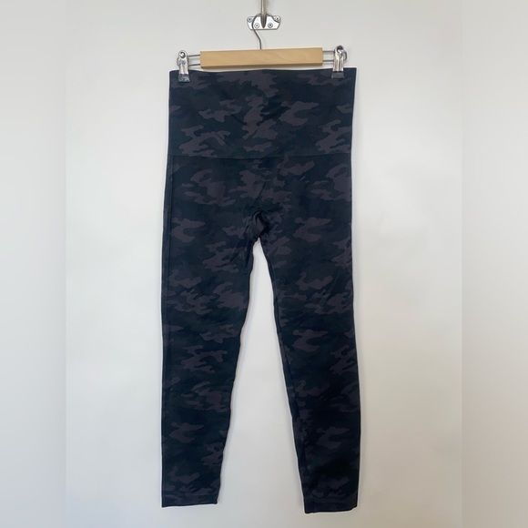NWOT SPANX Look At Me Now Seamless Camo
Leggings Womens X-Large - Picture 6 of 12